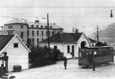 Vogn 31 ved Haukeland Sykehus i 1923. Denne holdeplassen heter i dag Haukelans Sykehus nord